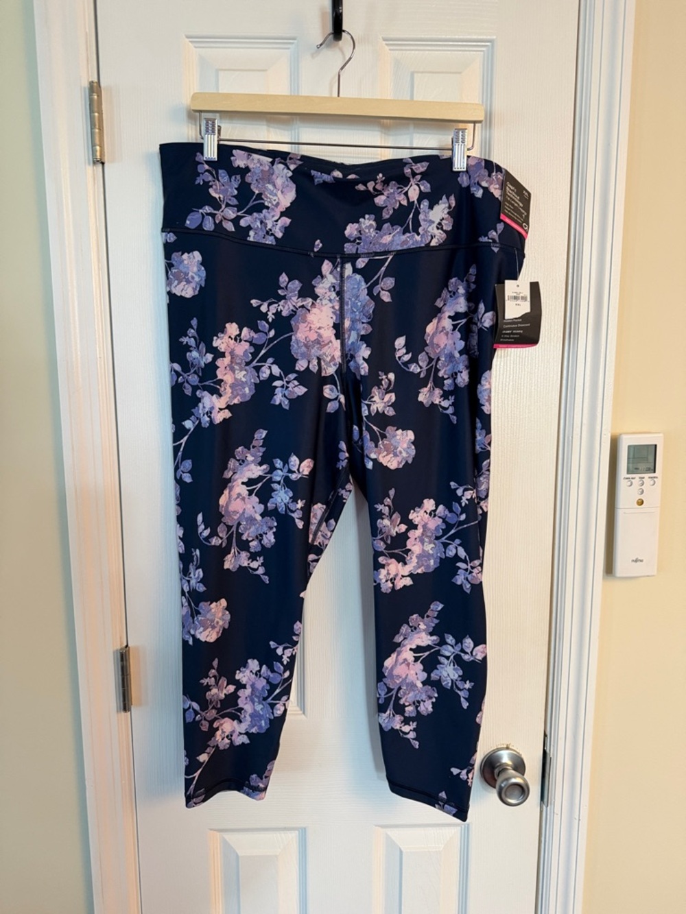 GapFit Blue Floral Printed High Rise Blackout Print 7/8 Active Stretch Leggings